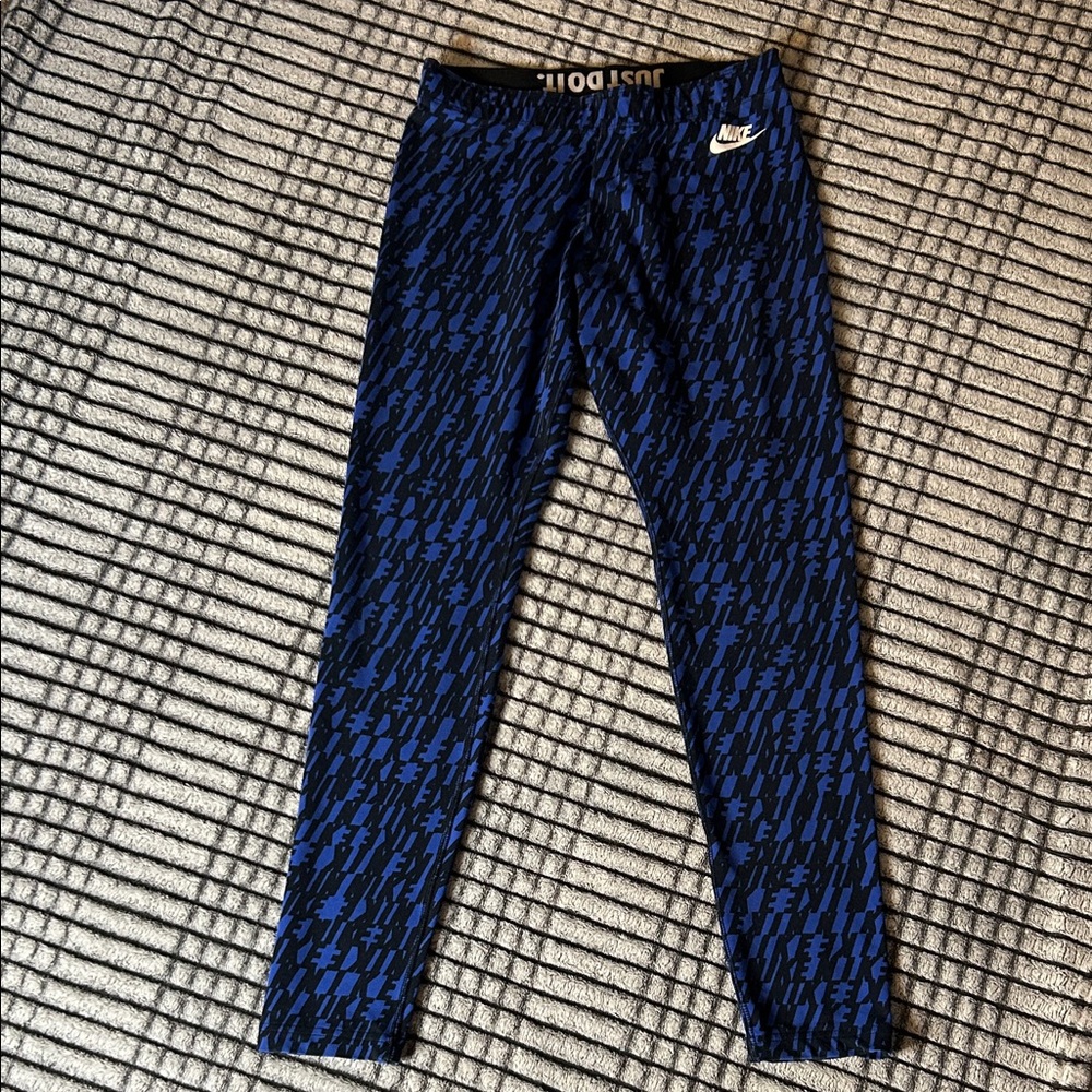 Women’s Nike Logo Print Leggings (M)